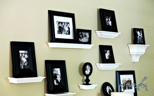 ایده نصب عکس خانوادگی روی دیوار با پایه یکسان