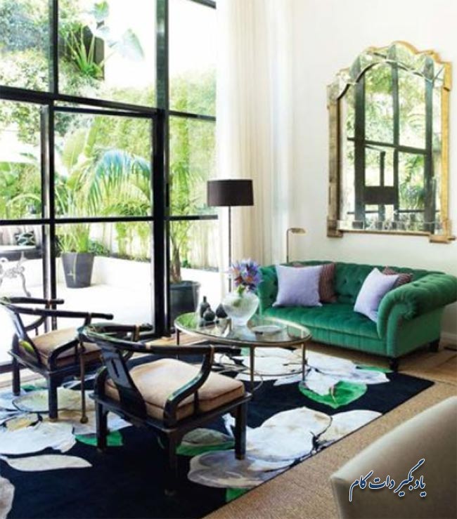 کاناپه سبز تند به سبک سنتی و قدیمی